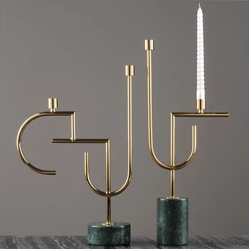 Метален свещник от скандинавския мрамор, модерни златни свещници във формата на sconces свещ, централните елементи на сватбен декор за хола, у дома, на масата