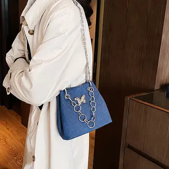 Корейската модерна дамска чанта през рамо с метална верига-пеперуда Ins 2023, нова лятна универсална дънкови дамски чанта от премиум-клас, bag-чанта